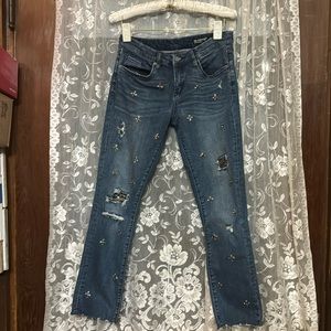 BlankNYC jeans rhinestones all intact None are missing.Great condition stretchy
